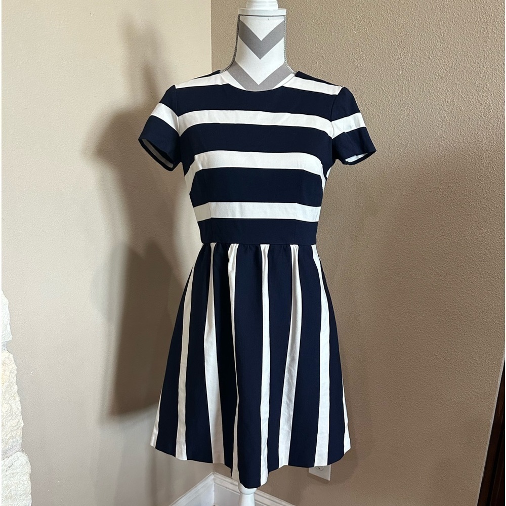 ELIZA J navy/winter white striped short sleeve fit n flare mini dress, euc!